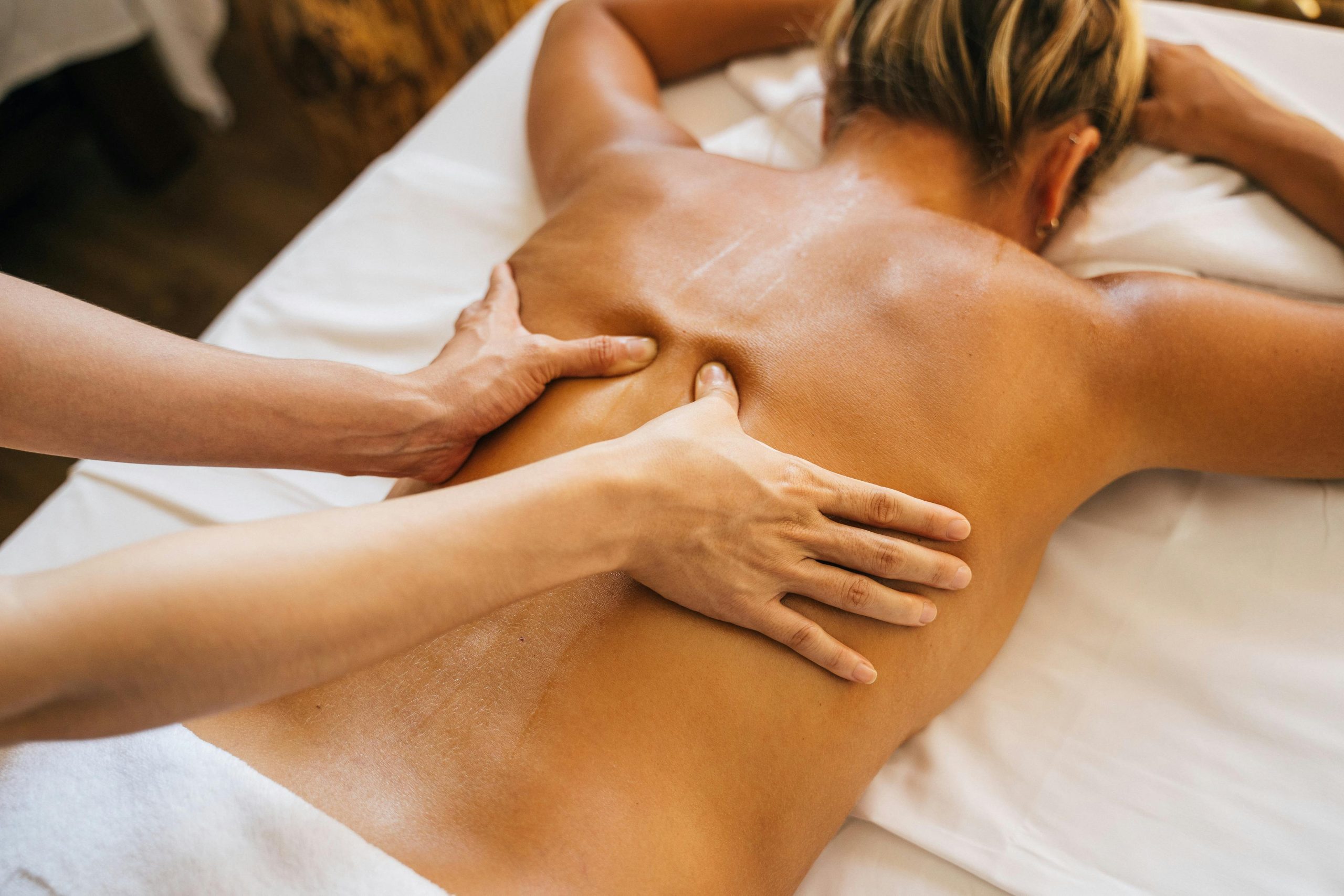 Gestes de massage relaxant favorisant le lâcher-prise